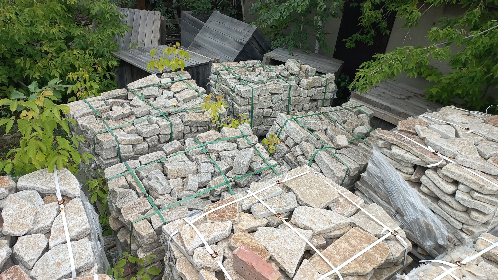 Плитняк галтованный гранитный для ландшафтного дизайна купить в Тамбовской области