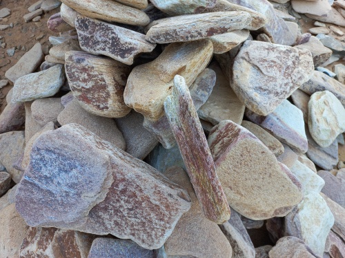 Златолит жёлтый, жёлто-зелёный глыбки и валуны для ланшафтного дизайна купить в Тамбовской области