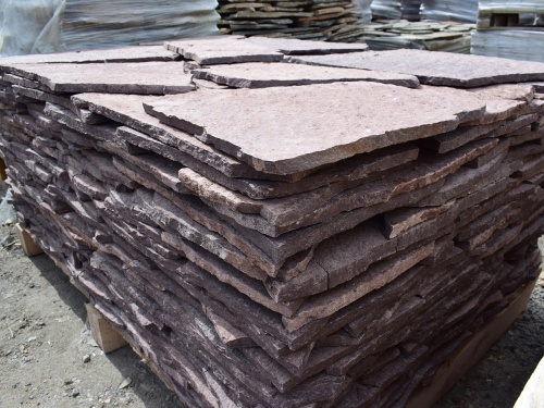 Плитняк лемезит бордовый для облицовки цоколя 20-25 мм  купить в Тамбовской области