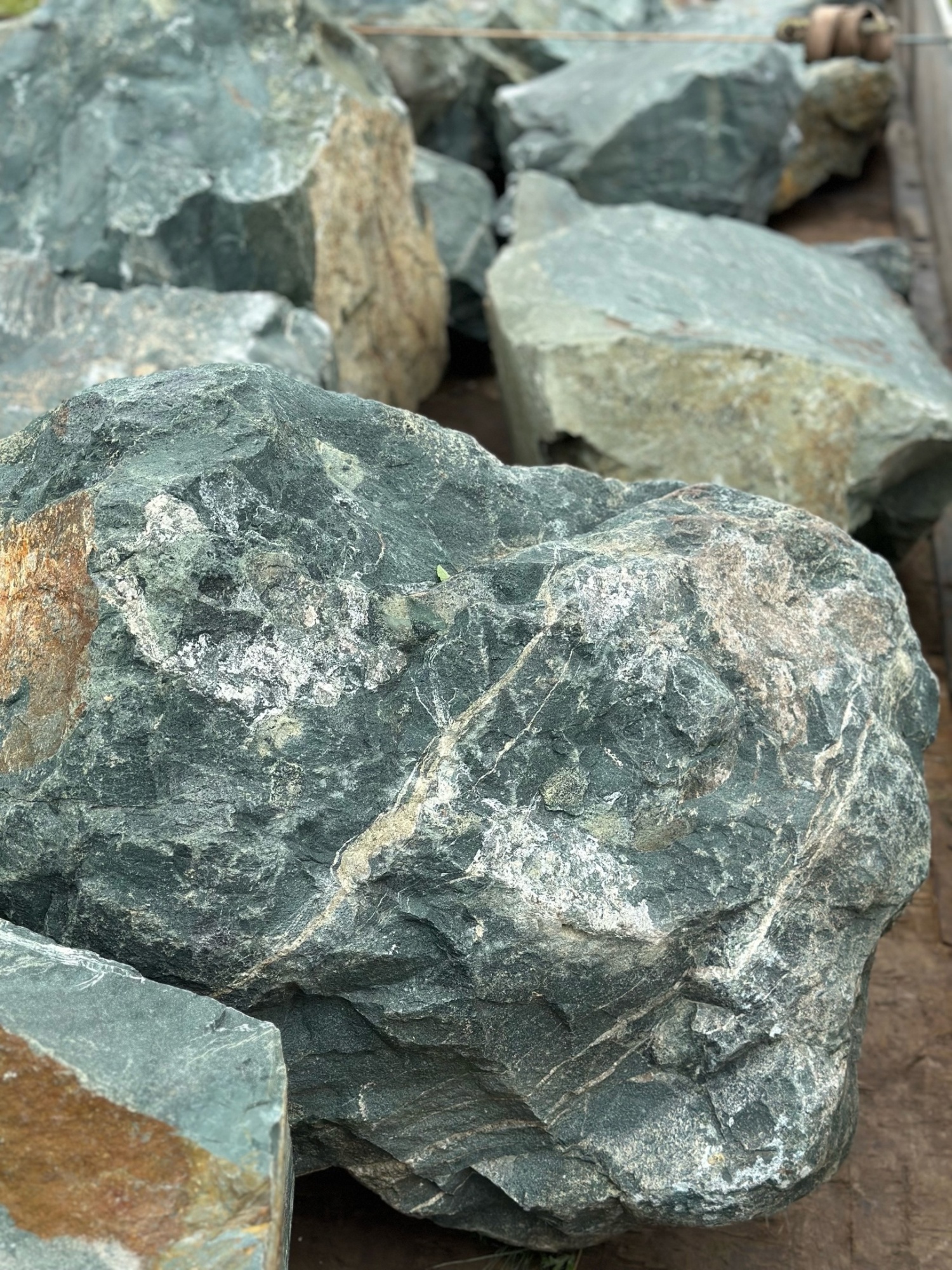 Камни для ландшафтного дизайна зелёные 10-60 килограмм купить в Тамбовской области