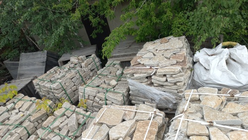 Плитняк гранитный галтованный купить в Тамбовской области