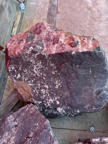 Камни для ландшафтного дизайна красно-фиолетовые 10-60 килограмм купить в Тамбовской области