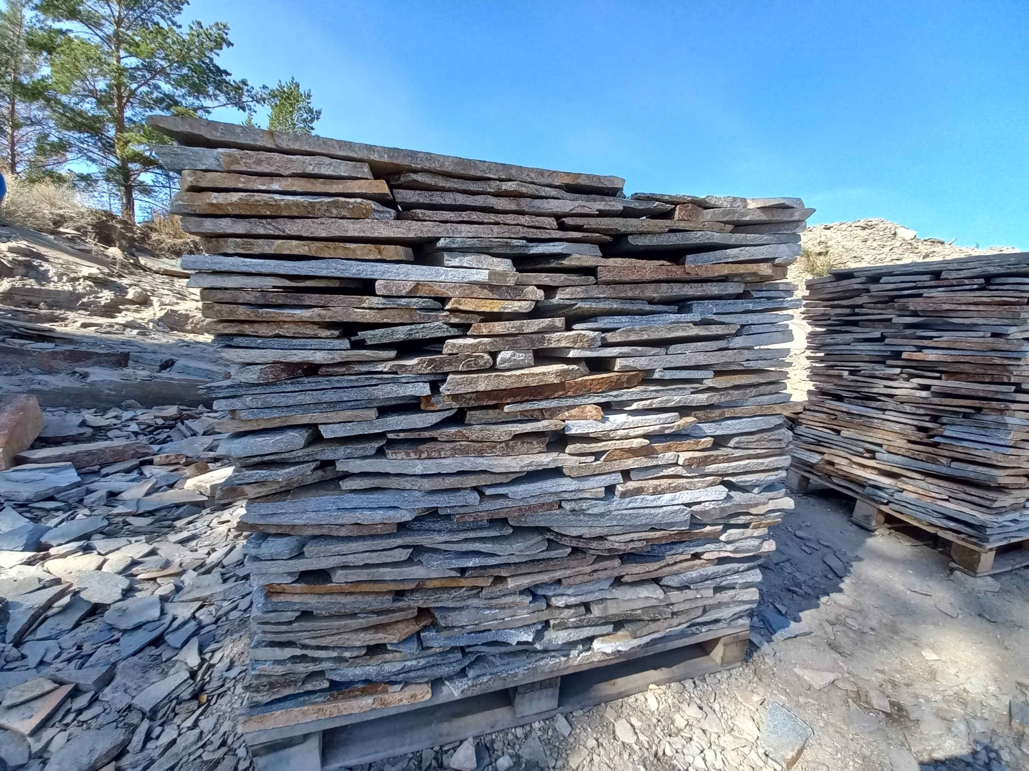 Плитняк златолит серебристый для фасада купить в Тамбовской области