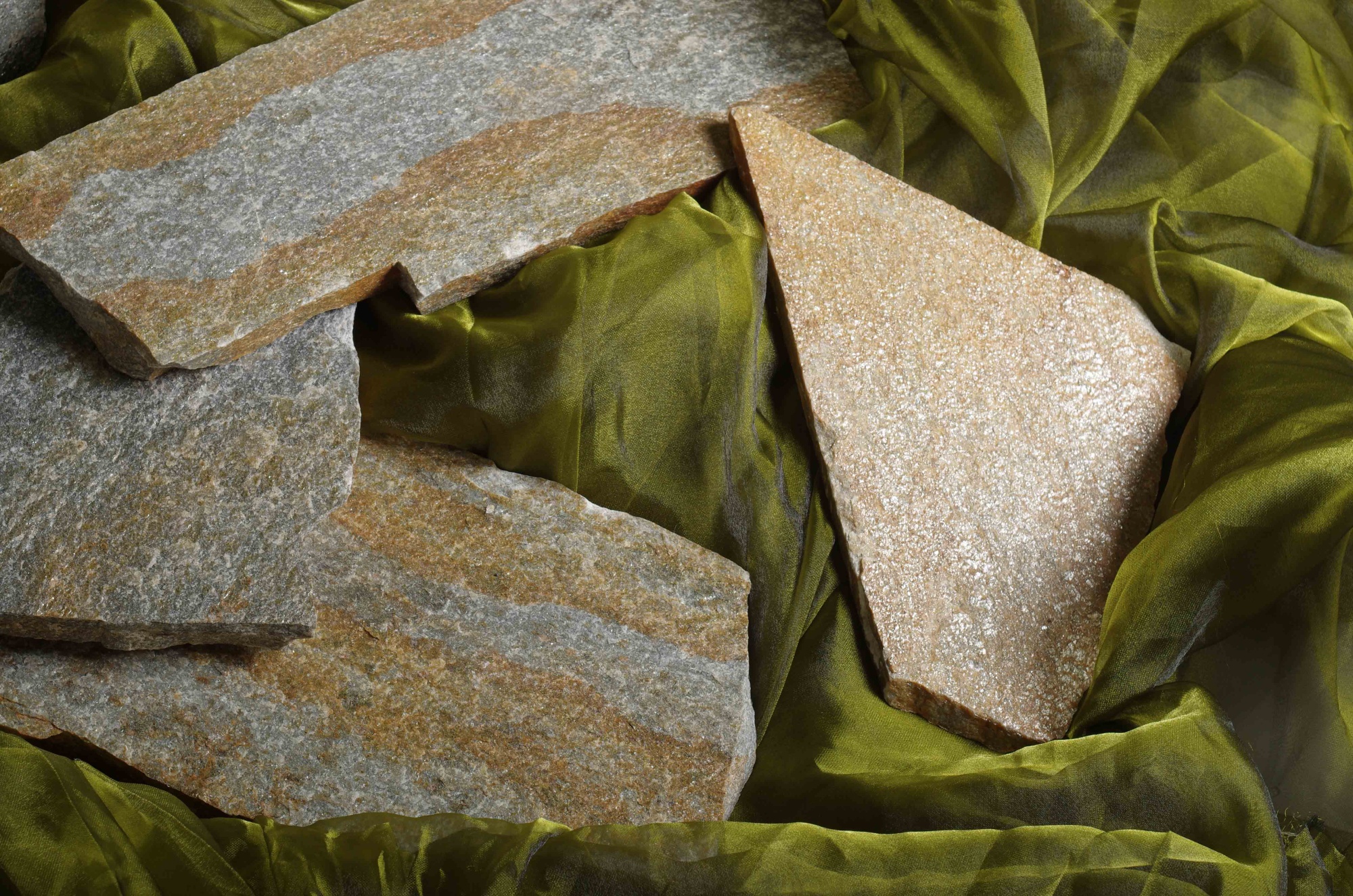 Плитняк златолит Уральский  для фасада купить в Тамбовской области