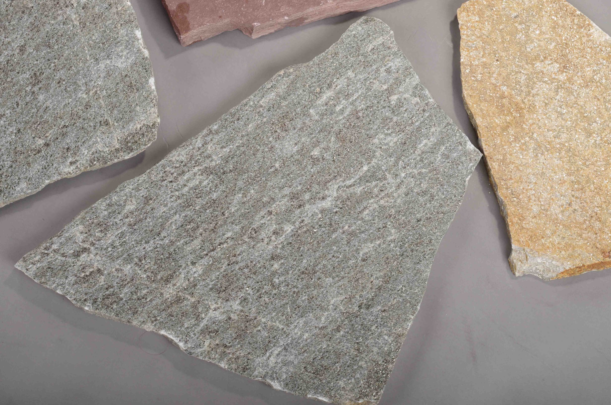 Плитняк златолит Уральский  для фасада купить в Тамбовской области